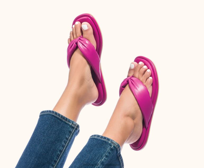 Very Berry Leather Emily Toepost Sandal Women Hush Puppies Sandal F264D16